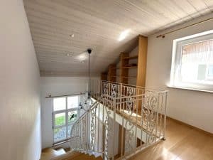 Treppenaufgang mit kleiner Galerie