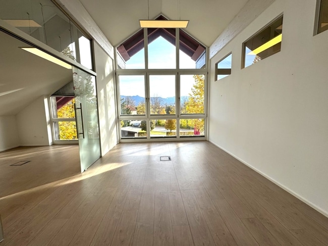 Büro 2 verbunden mit...