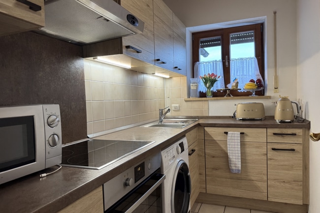 Küche mit Waschmaschinenanschluss