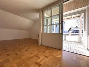 Schlafzimmer mit großem Balkon