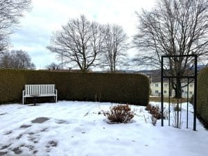 Terrasse mit kleinem Garten