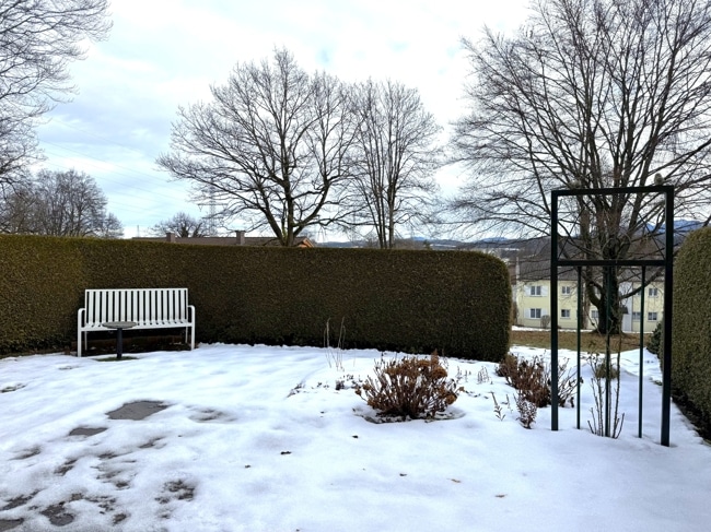 Terrasse mit kleinem Garten