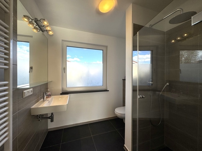 Badezimmer mit Dusche