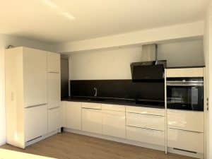 Einbauküche mit hochwertigen Elektrogeräten