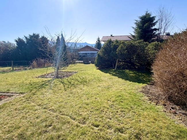 herrlicher, großzügiger Südgarten