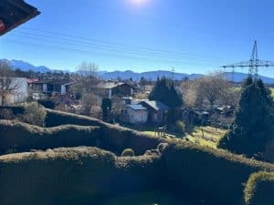 Blick vom Balkon in die Berge