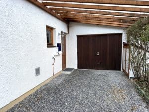 Eingang und Garage