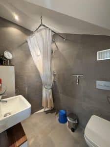 modernes Badezimmer