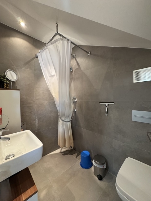 modernes Badezimmer