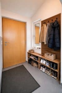 Wohnungseingang mit Garderobe