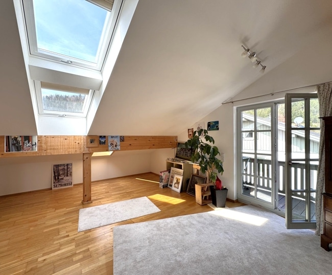 Studio DG mit großen Dachfenstern