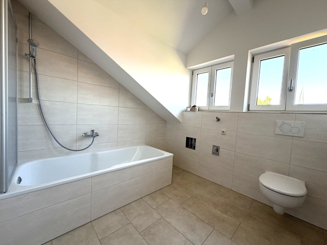 Bad mit Wanne ...