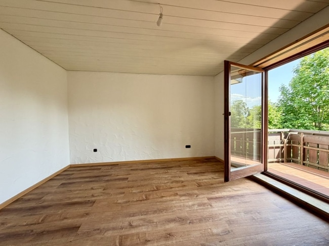 Schlafzimmer mit Ausgang auf den Balkon