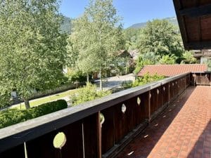 rundlaufender Balkon