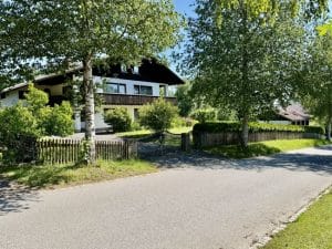 Ansicht von der Straße - sehr ruhige und gepflegte Wohngegend