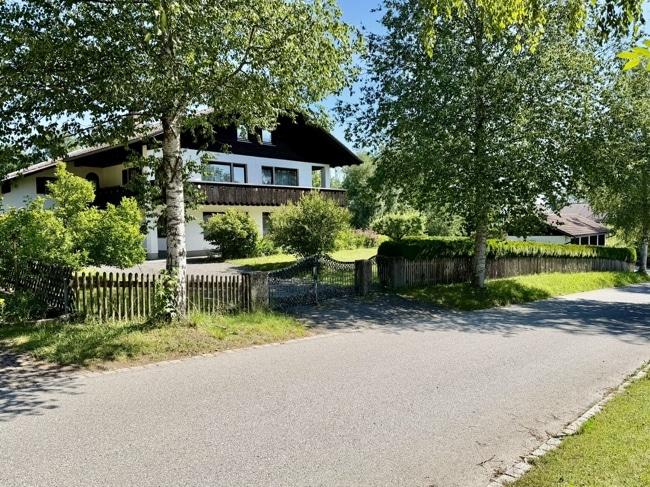 Ansicht von der Straße - sehr ruhige und gepflegte Wohngegend