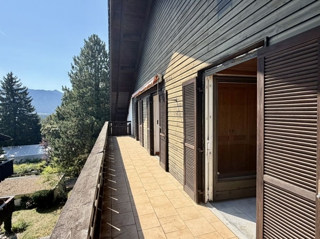 großzügiger Ostbalkon
