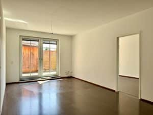 Wohnbereich mit Zugang zur Terrasse