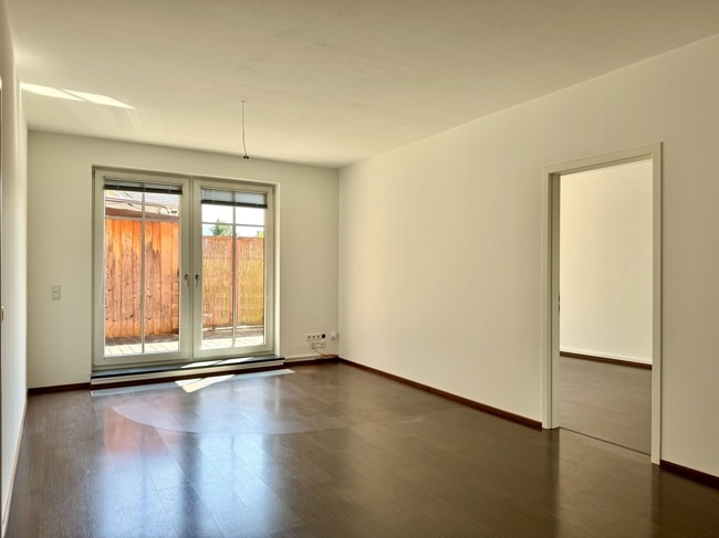 Wohnbereich mit Zugang zur Terrasse