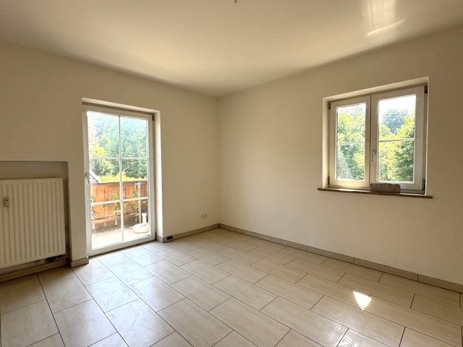 mit Zugang zum Balkon