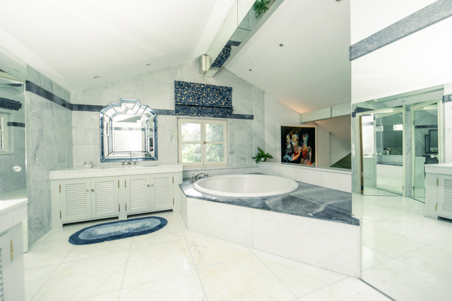 Dusche und Wanne