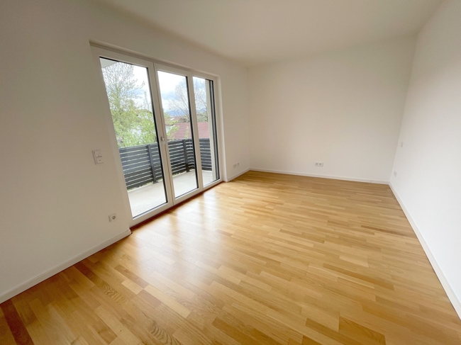 Schlafzimmer mit Zugang zum Südbalkon
