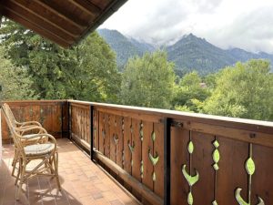 umlaufender Balkon