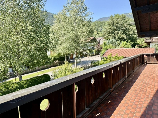 rundlaufender Balkon