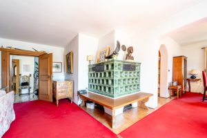 Salon mit Kachelofen