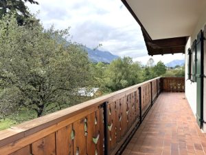 umlaufender Balkon