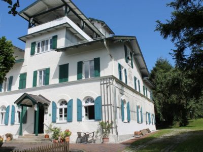Traditionsreiches Anwesen mit phantastischem Blick auf Murnau